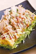 Tonpei-yaki (stir-fried cabbage and meat topped with egg)