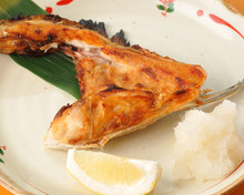 Salted and grilled yellowtail collar meat