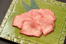 Beef tongue seasoned with salt