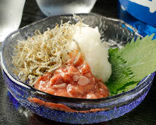 Dried baby sardines with grated daikon