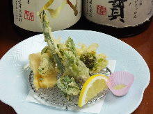 Wild vegetable tempura