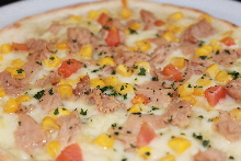 Mayonnaise and corn pizza