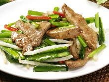 Stir-fried liver and garlic chives