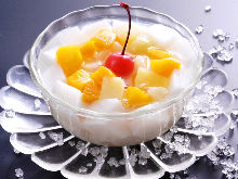 Almond jelly with fruit