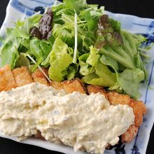 Fried chicken with vinegar and tartar sauce