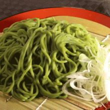 Tea-flavored buckwheat noodles