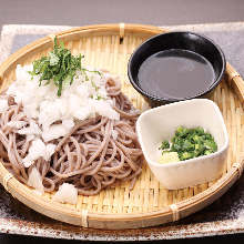 Buckwheat noodles with grated daikon radish