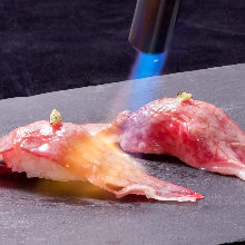 Seared meat sushi