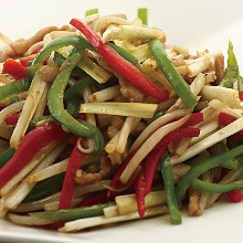 Thinly-sliced, stir-fried beef with green pepper