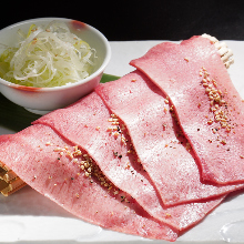 Premium beef tongue with salt and green onion