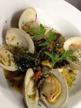 Shellfish steamed with white wine