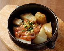 Steamed potatoes with butter
