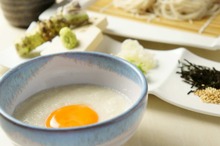 Buckwheat noodles with a raw egg and grated yam