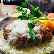 Hamburg steak with cheese sauce