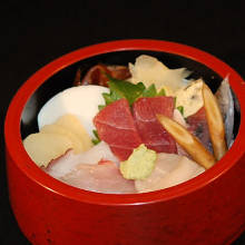 Chirashi sushi