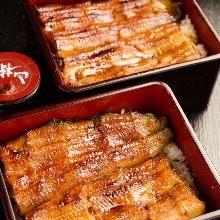 Eel served over rice in a lacquered box