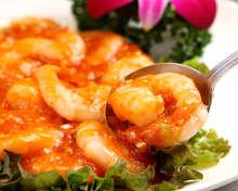 Stir-fried shrimp in chili sauce