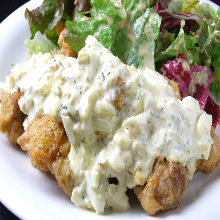 Fried chicken with vinegar and tartar sauce