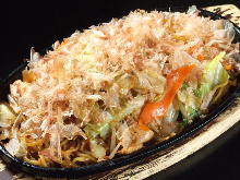 Yakisoba noodles with sauce