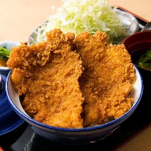 Pork cutlet rice bowl with sweet-and-salty sauce