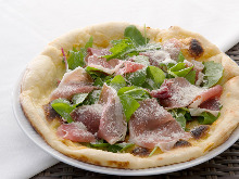 Raw ham pizza