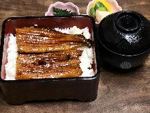 Eel served over rice in a lacquered box