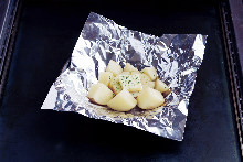 Steamed potatoes with butter