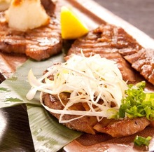 Grid-grilled beef tongue