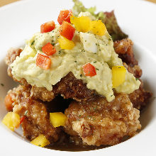 Fried chicken with vinegar and tartar sauce