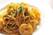 Pasta with cream of sea urchin