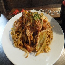 Yakisoba noodles with pork and kimchi