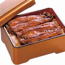 Eel served over rice in a lacquered box