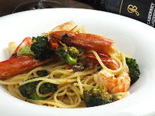 Prawns and broccoli pasta