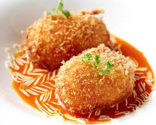 Crab cream croquette with American sauce