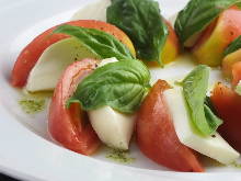 Caprese with smoked olive oil