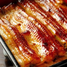 Eel served over rice in a lacquered box