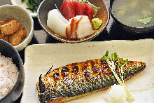 Salted and grilled mackerel set meal