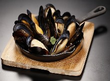 Spicy steamed mussels