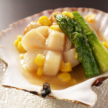 Stir-fried scallops and asparagus