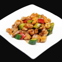 Stir-fried chicken and cashew nuts