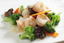 Stir-fried shrimp and broccoli