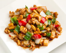 Stir-fried chicken and cashew nuts