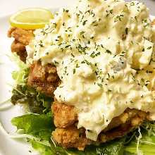 Fried chicken with vinegar and tartar sauce