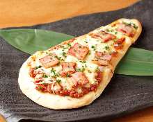 Naan pizza