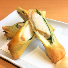 Tenderloin chicken and cheese spring rolls