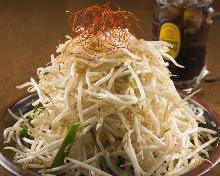 Stir-fried bean sprouts