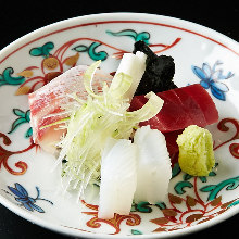 Assorted sashimi