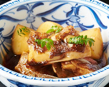 Kabutoni (simmered fish head)