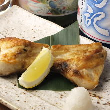 Salted and grilled yellowtail collar meat