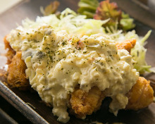 Fried chicken with vinegar and tartar sauce